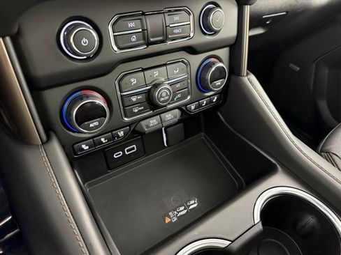 Used 2023 Chevrolet Tahoe High Country image 31