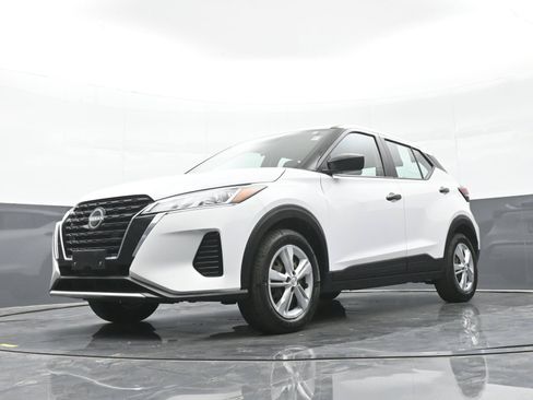 Used 2022 Nissan Kicks S FWD image 43