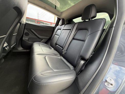 Used 2022 Tesla Model Y Performance image 9