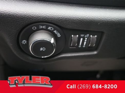 New 2026 Chrysler Pacifica Select AWD/4WD image 24