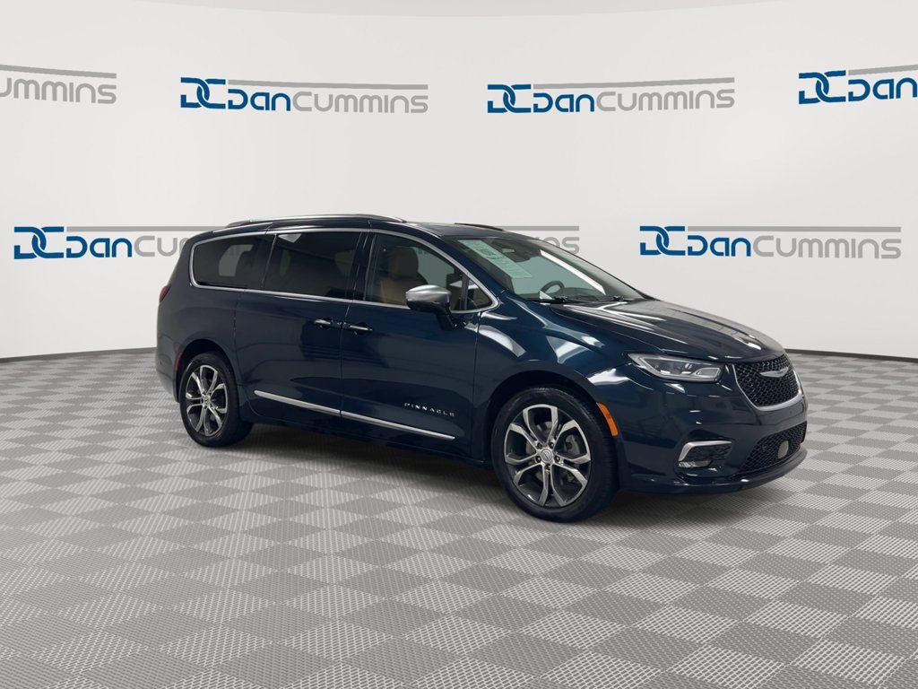 Used 2023 Chrysler Pacifica Pinnacle AWD/4WD image 2