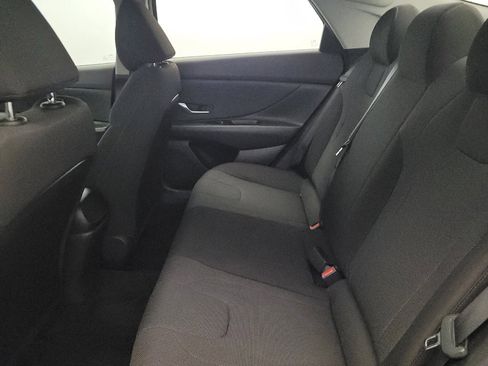 Used 2023 Hyundai Elantra SE FWD image 18