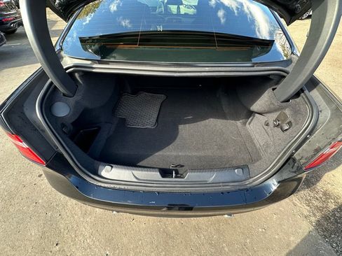 Used 2018 Jaguar XE Premium image 25