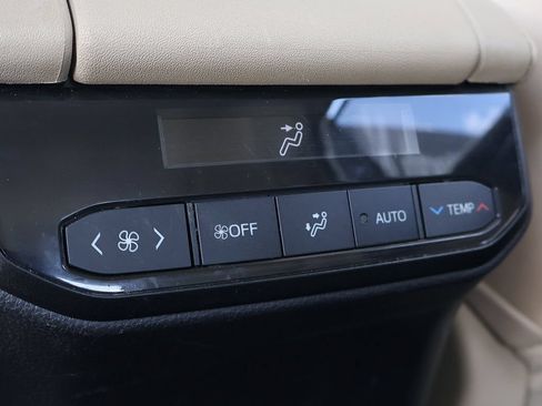 Used 2023 Toyota Highlander XLE FWD image 54