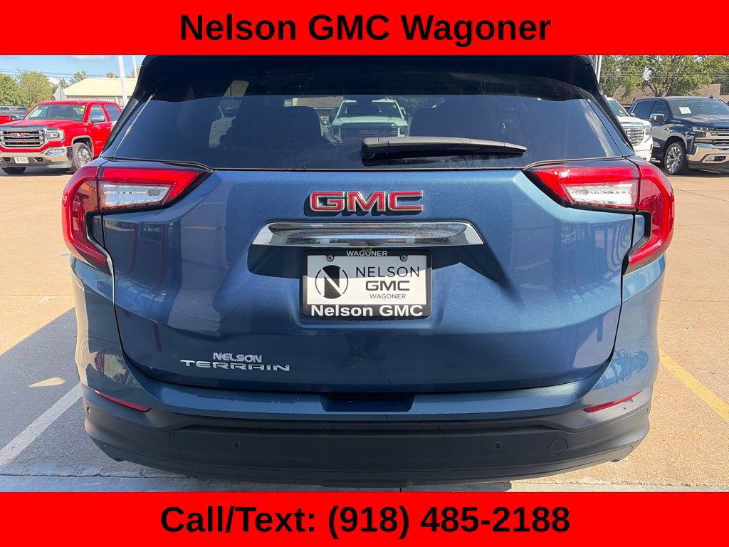 Used 2024 GMC Terrain SLE w/ Driver Convenience Package FWD image 6
