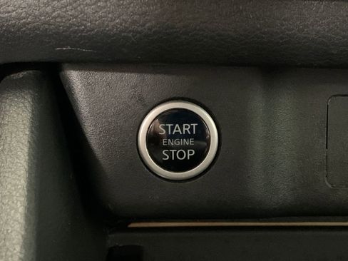 Used 2023 Nissan Rogue S image 24