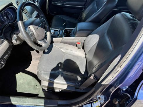 Used 2016 Chrysler 300 Limited RWD image 17