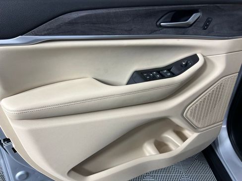 Used 2024 Jeep Grand Cherokee Limited w/ Black Appearance Package image 26