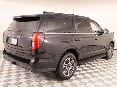 Used 2025 Ford Expedition Active AWD/4WD image 23