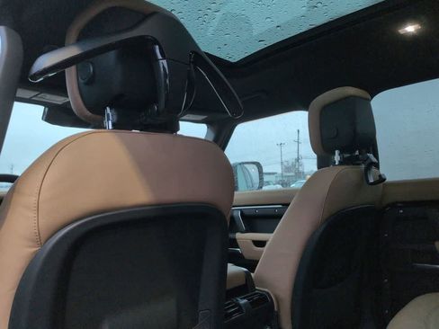 New 2026 Land Rover Defender 110 X-Dynamic SE image 18