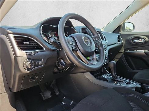 Used 2019 Jeep Cherokee Latitude w/ Popular Appearance Group FWD image 10