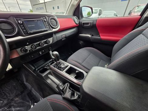 Used 2019 Toyota Tacoma SR5 AWD/4WD image 25
