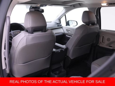 Used 2023 Toyota Sienna XLE FWD image 10
