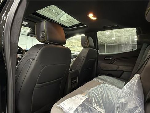 New 2026 Chevrolet Colorado ZR2 w/ Technology Package image 14