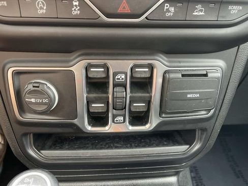 Used 2022 Jeep Wrangler Unlimited Sport AWD/4WD image 29