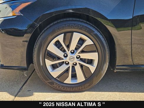 Used 2025 Nissan Altima 2.5 S FWD image 34