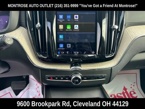 Used 2022 Volvo XC60 B5 Inscription image 15