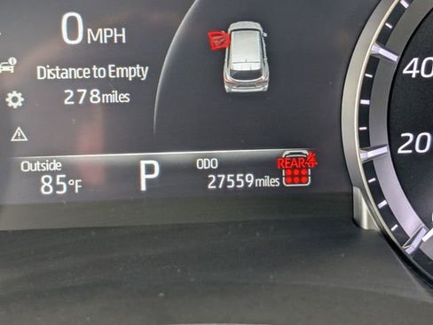 Used 2024 Toyota Highlander LE FWD image 23