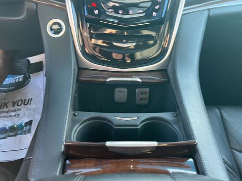 Used 2020 Cadillac Escalade ESV Luxury image 24