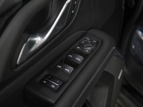 Used 2022 GMC Yukon XL Denali image 18