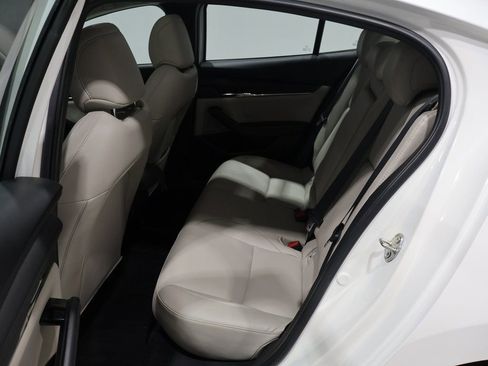 Used 2025 MAZDA MAZDA3 s image 16