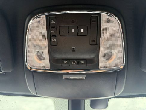 Used 2020 Jeep Grand Cherokee Altitude AWD/4WD image 30