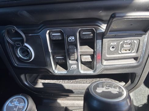 Used 2021 Jeep Wrangler Unlimited Sahara w/ Cold Weather Group image 34