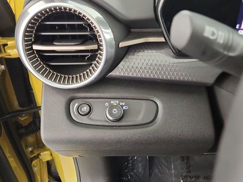 Used 2025 Chevrolet Trax ACTIV image 20