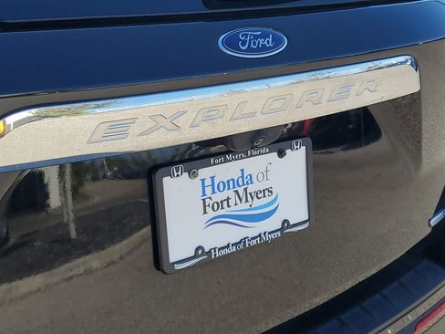 Used 2020 Ford Explorer XLT w/ Equipment Group 202A image 12