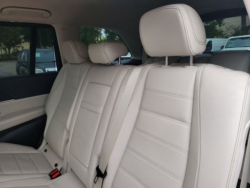 Used 2020 Mercedes-Benz GLS 450 GLS 450 w/ Convenience Package image 17