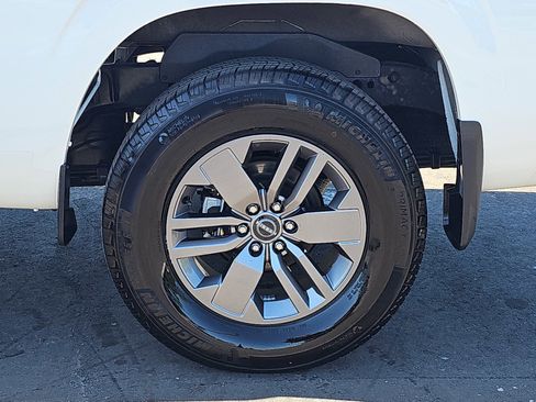 Used 2025 Nissan Frontier SV RWD image 31
