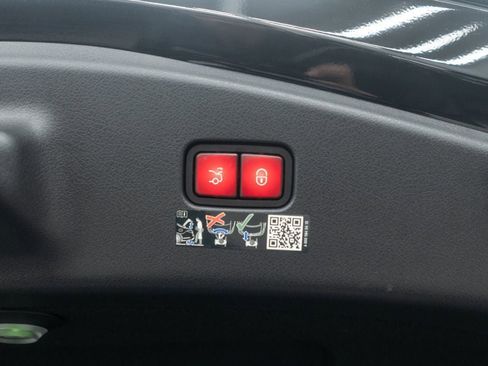 Used 2025 Mercedes-Benz CLE 300 4MATIC Coupe image 30