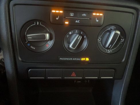 Used 2017 Volkswagen Beetle 1.8T S FWD image 14