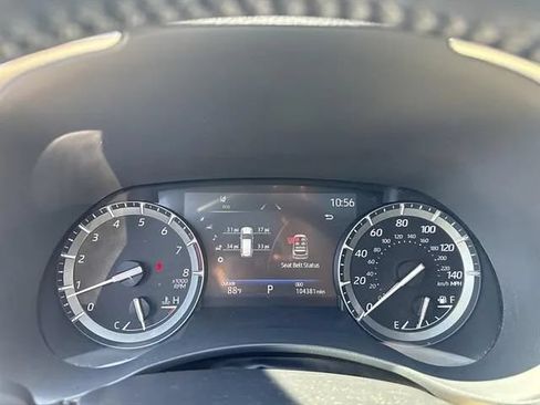 Used 2021 Toyota Highlander XLE FWD image 12
