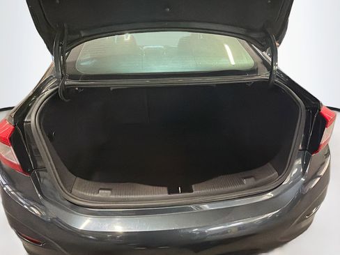 Used 2018 Chevrolet Cruze LT w/ Convenience Package FWD image 28