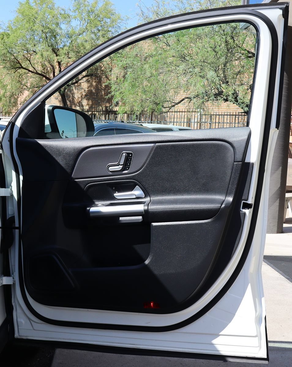 Used 2021 Mercedes-Benz GLA 250 w/ Premium Package image 34