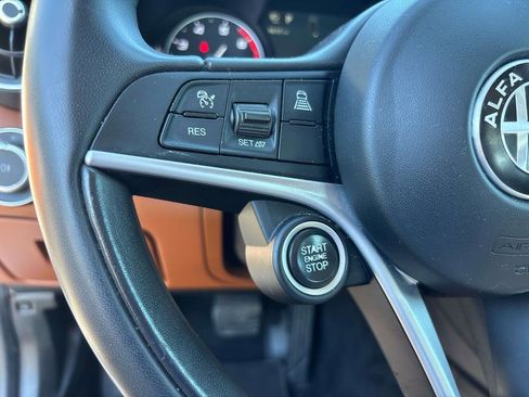 Used 2017 Alfa Romeo Giulia AWD image 15