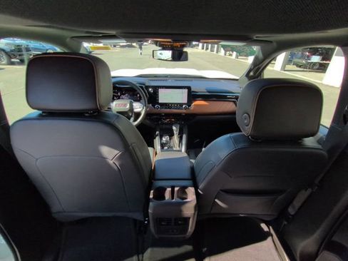 Used 2024 GMC Canyon AT4 image 21