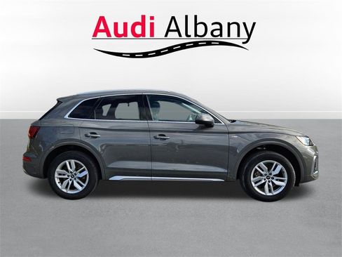 Used 2023 Audi Q5 2.0T Premium w/ Convenience Package image 3