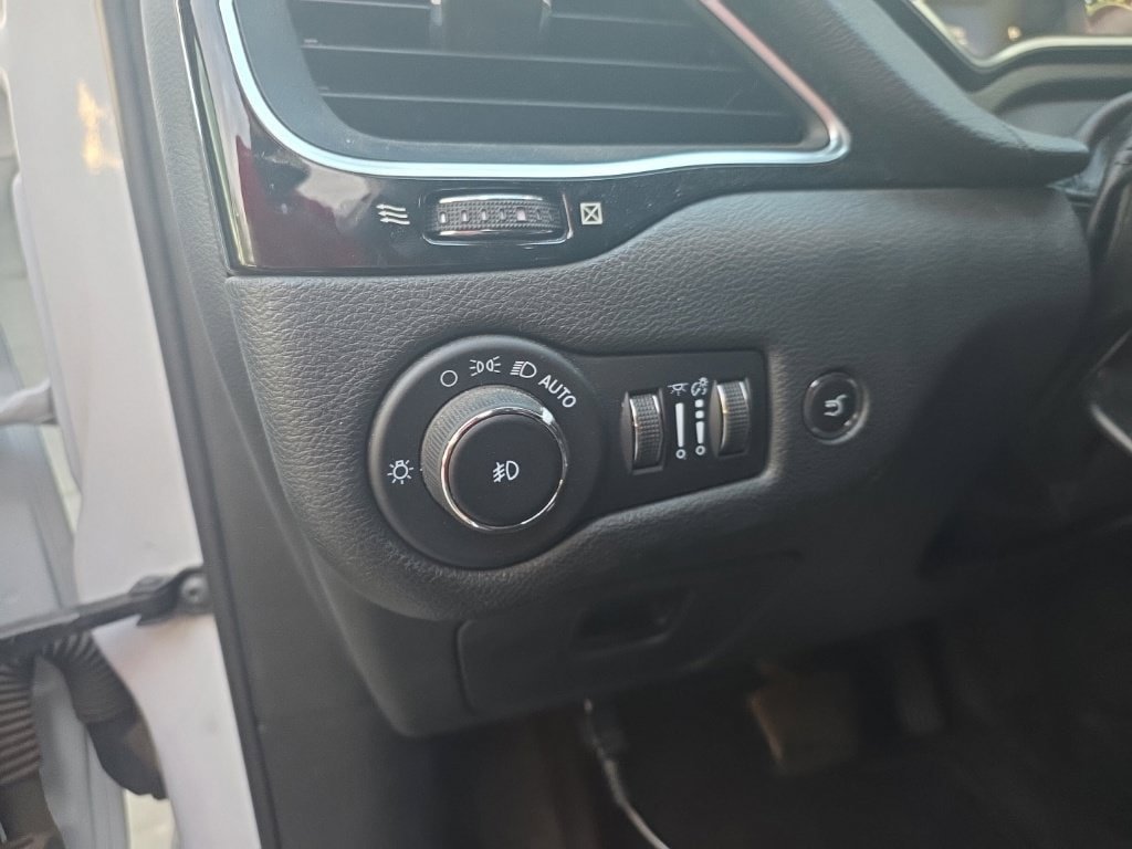Used 2023 Jeep Cherokee Altitude Lux AWD/4WD image 12