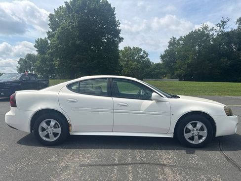 Used 2007 Pontiac Grand Prix w/ Preferred Package FWD image 2