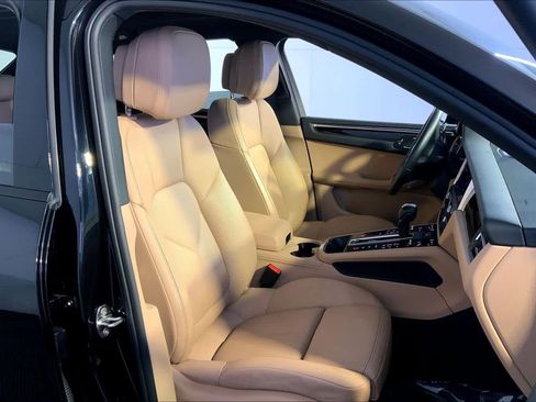 Used 2025 Porsche Macan image 18
