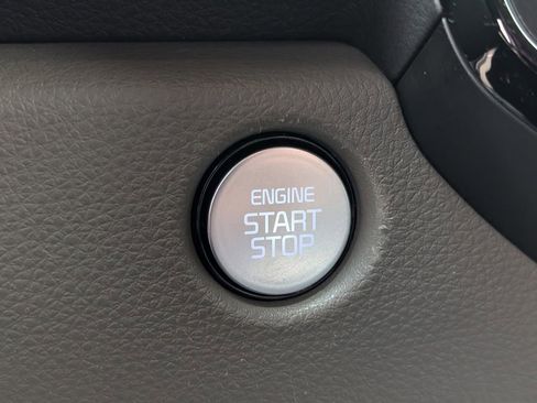 Used 2025 Kia Carnival FWD image 32