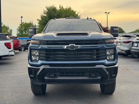 Used 2025 Chevrolet Silverado 2500 Custom w/ Custom Value Package AWD/4WD image 8