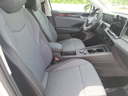 New 2026 Volkswagen Tiguan SE AWD/4WD image 10
