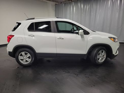 Used 2017 Chevrolet Trax LT w/ LT Convenience Package FWD image 10