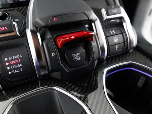 Used 2024 Lamborghini Urus Performante AWD/4WD image 27