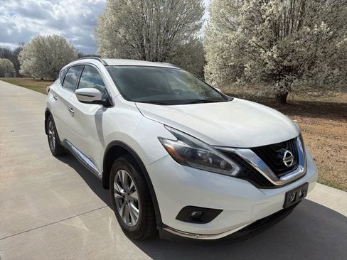 Used 2018 Nissan Murano SV FWD image 3