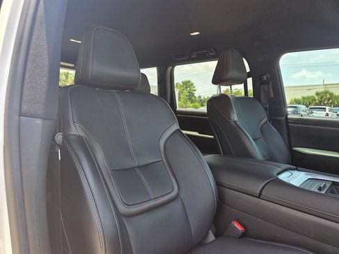Used 2025 Nissan Armada SL w/ Captain's Chari Seat Package RWD image 31