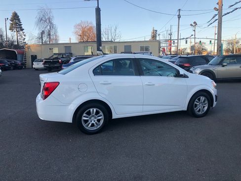 Used 2014 Chevrolet Sonic LT image 2
